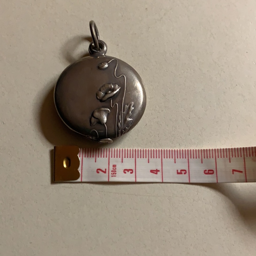 Locket - Picture 5 of 7